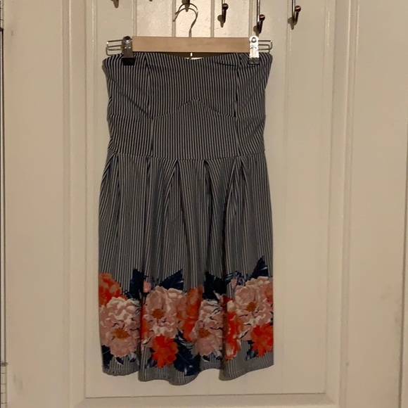 Dress - Picture 1 of 4